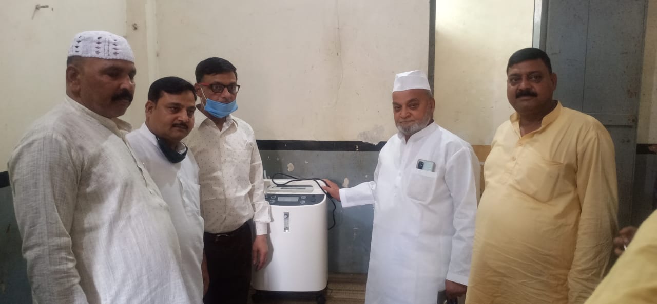 पूर्व विधायक हाजी मुस्लिम खां ने ईद के मौक़े पर दो अस्पतालों को दिए ऑक्सीजन कॉन्सेंट्रेटर