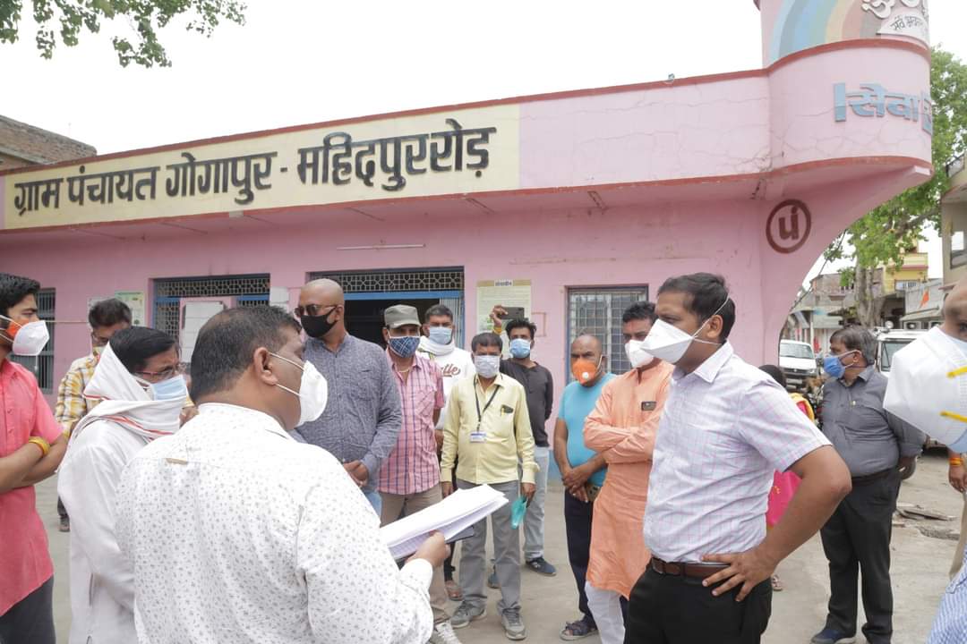 कोरोना संक्रमण की चेन तोड़ने के लिए गांव में आवागमन पर सख्ती से रोक लगाई जाए -कलेक्टर