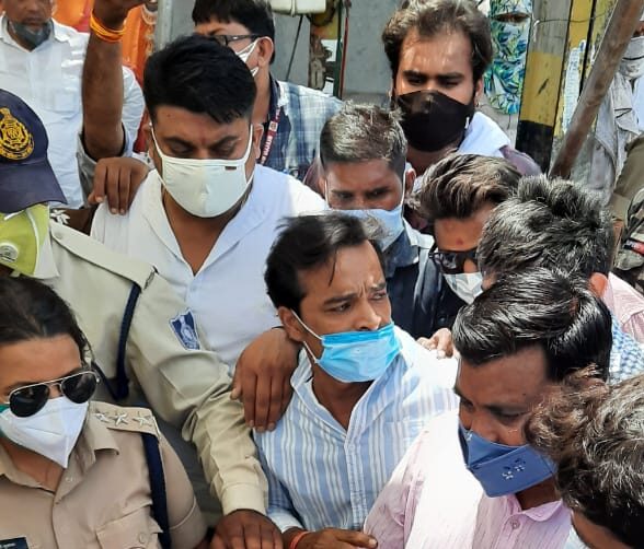 कमलनाथ के खिलाफ FIR के विरोध में कांग्रेसियों ने फूंका सीएम शिवराज का पुतला