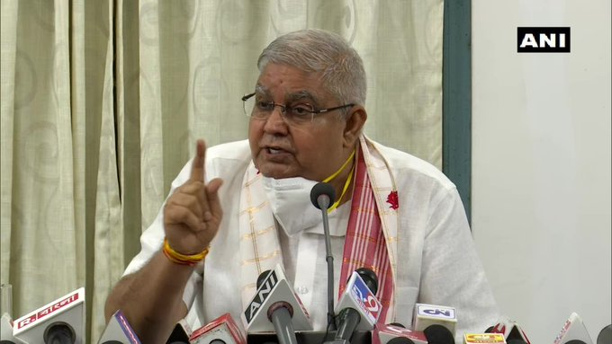 पश्चिम बंगाल: राज्यपाल को दिखाए गए काले झंडे, राज्यपाल ने ममता सरकार पर फोड़ा ठीकरा