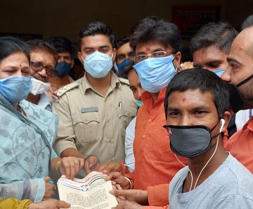 शहर कांग्रेस कमेटी ने मुख्यमंत्री के खिलाफ FIR दर्ज कराने के लिए आवेदन दिया