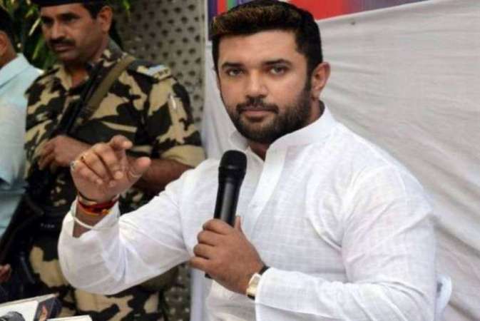 विधानसभा चुनाव लड़ने पर अड़े चिराग पासवान, नीतीश खेमे में हलचल शुरू