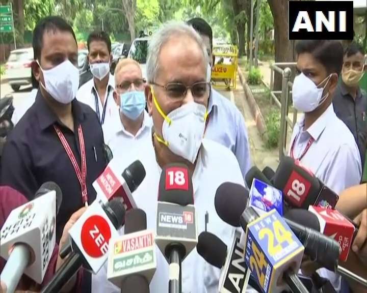 दिल्ली पहुंचे छत्तीसगढ़ के सीएम बघेल, प्रियंका सहित पार्टी के बड़े नेताओं से मिले