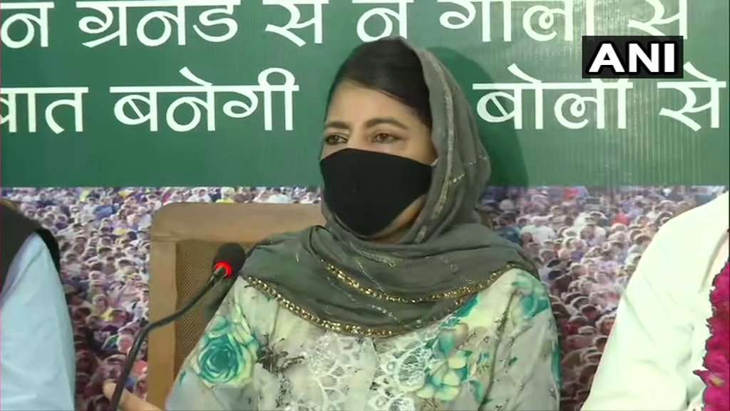 धारा 370 को खत्म करने का मकसद सिर्फ जम्मू को लूटना था: महबूबा