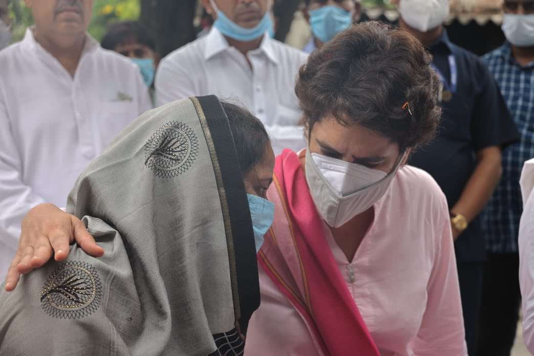 हमे चुनाव जीतना है, 24 घंटे काम करने का लक्ष्य बनायें: प्रियंका गांधी