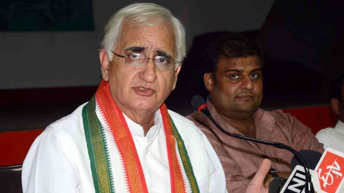 वाराणसी पहुंचे खुर्शीद बोले ‘मोदी जी का बनाया स्मार्ट वाराणसी खोज रहा हूं, अभी तक मिला नहीं’