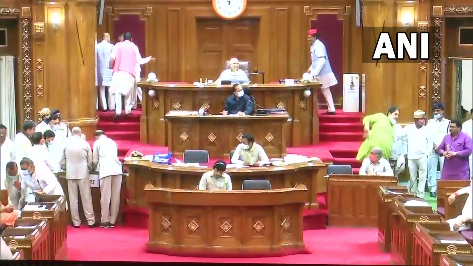 समाजवादी पार्टी के बागी नितिन अग्रवाल बीजेपी के समर्थन से बने विधानसभा उपाध्यक्ष