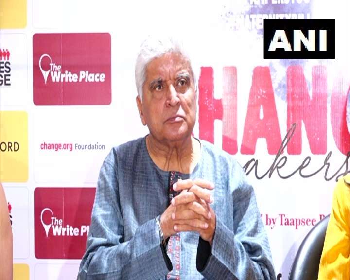 आर्यन की गिरफ्तारी पर बोले जावेद अख्तर ‘अरबो रूपये की ड्रग्स जब्ती की खबर हैडलाइन नहीं बनी’