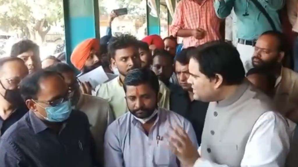 मैं सरकार के आगे हाथ नहीं जोडुंगा, सीधे कोर्ट जाऊंगा: वरुण गांधी