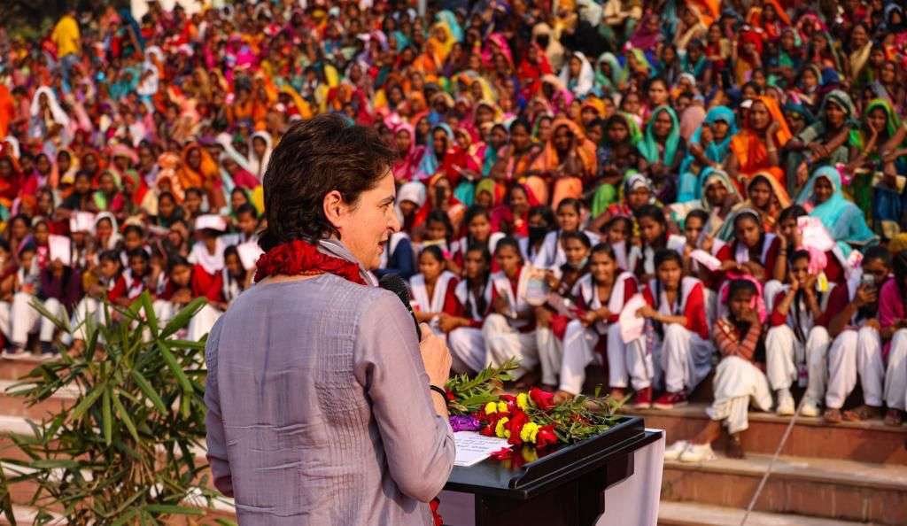 प्रियंका ने महिलाओं में भरा जोश, कहा ‘उठो द्रोपदी शस्त्र उठा लो, अब गोविंद न आएंगे’