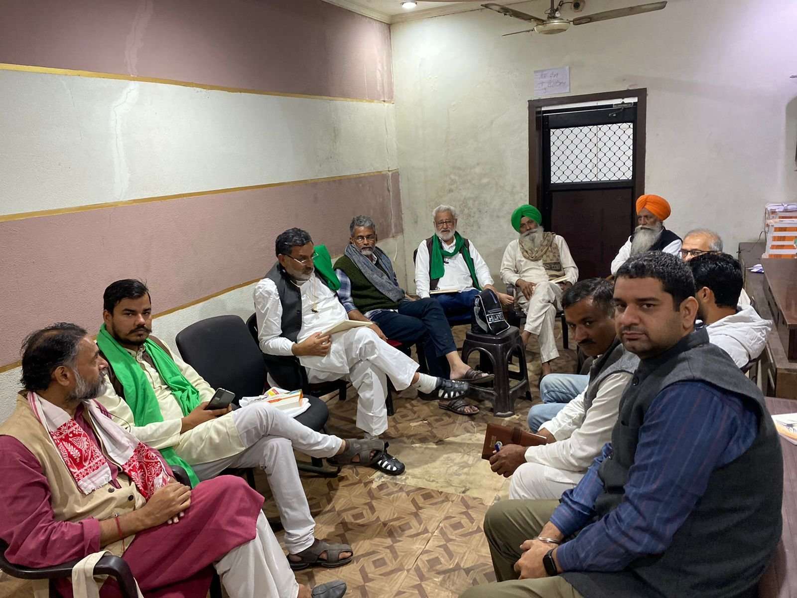 किसान मोर्चे की बैठक में फैसला: पहले से तय कार्यक्रम नहीं रोके जायेंगे, 22 को लखनऊ में रैली