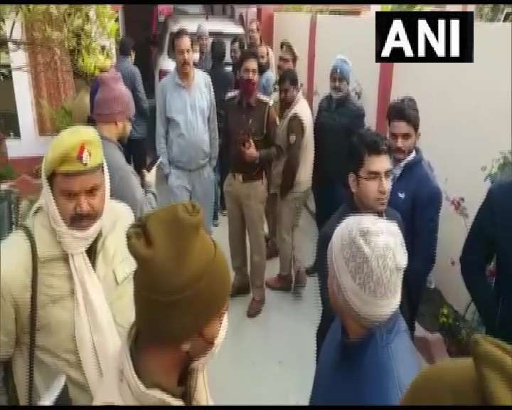 क्रोनोलॉजी समझिये: यूपी में अखिलेश यादव के करीबियों के यहां आयकर के छापे