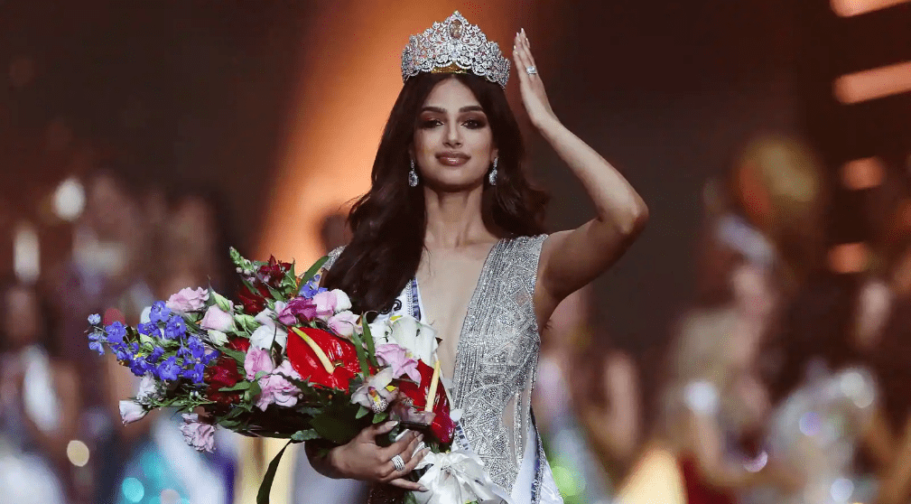 मिस यूनिवर्स-2021 का ख़िताब जीतने वाली हरनाज संधू के घर जश्न का माहौल