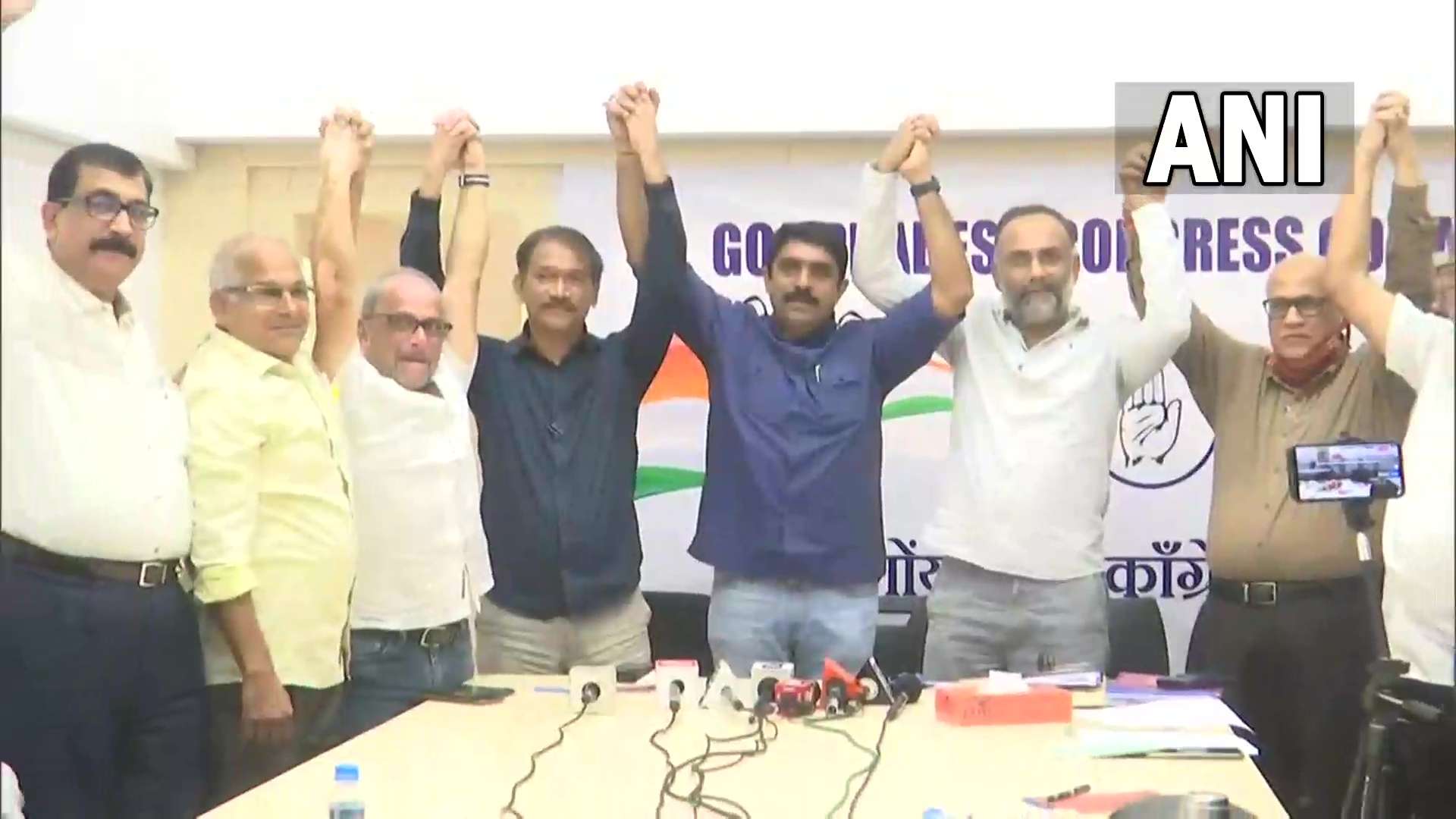 गोवा: चक्रव्यूह में फंसी बीजेपी, गोवा फॉरवर्ड पार्टी ने कांग्रेस से मिलाया हाथ