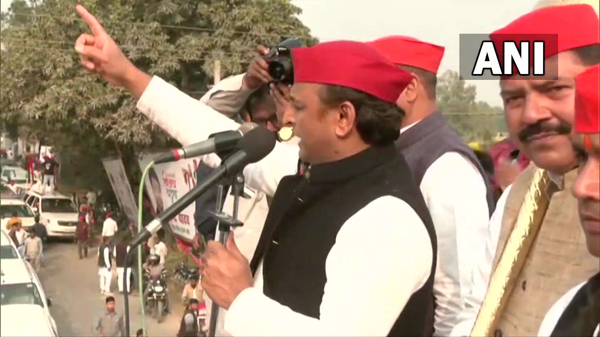 रायबरेली में बोले अखिलेश: योगी बुलडोजर लेकर लखीमपुर खीरी कब जायेंगे?