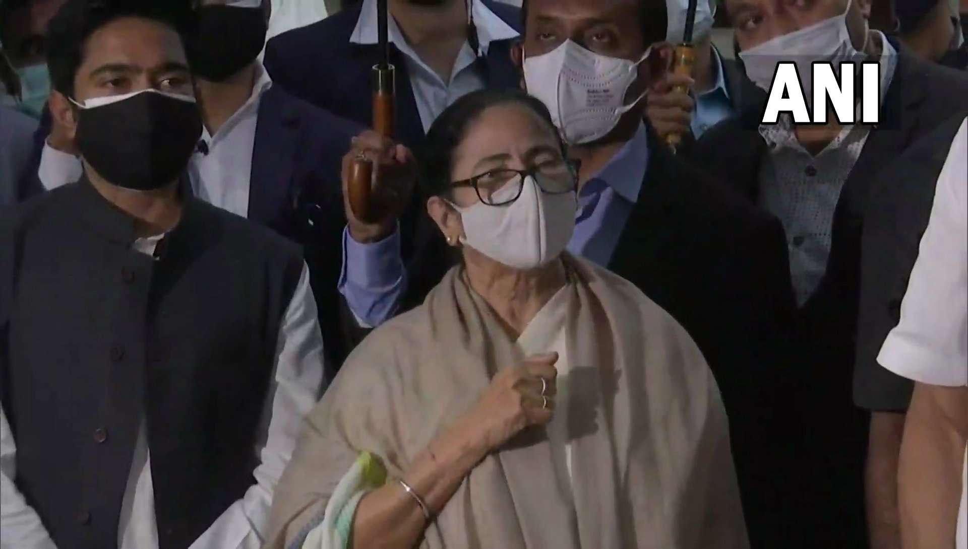 कांग्रेस को किनारे रख 2024 के लिए विपक्ष का मोर्चा बनाने की कवायद: शरद पवार से मिलीं ममता