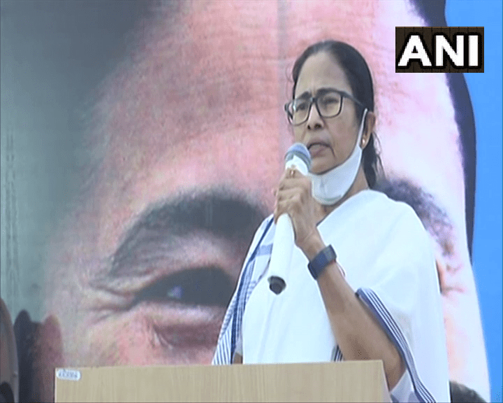 गोवा में बोलीं ममता ‘बीजेपी फेंकू पार्टी, त्याग का नाम हिन्दू’, कांग्रेस को दिया गठबंधन का ऑफर