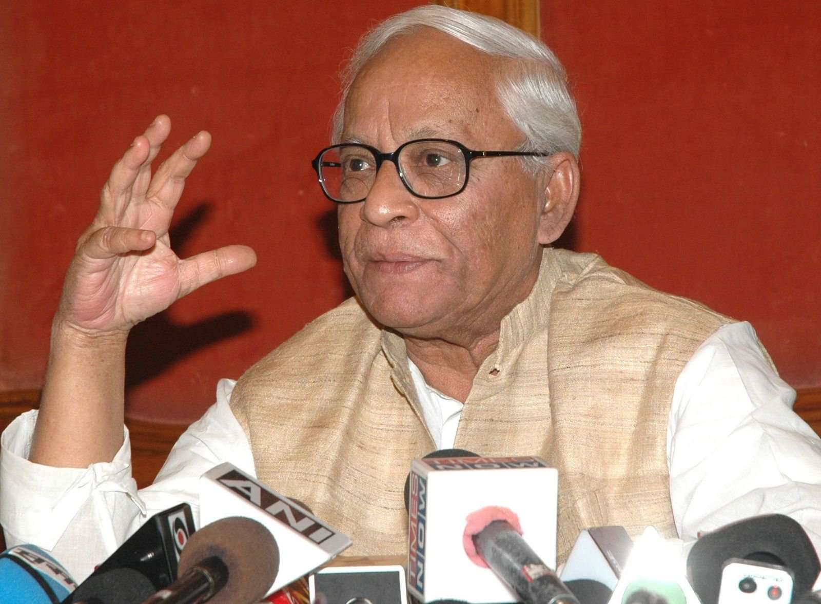प.बंगाल के पूर्व सीएम बुद्धदेव भट्टाचार्य का पद्म पुरस्कार लेने से इंकार, पढ़िए- किसे किसे मिला अवार्ड