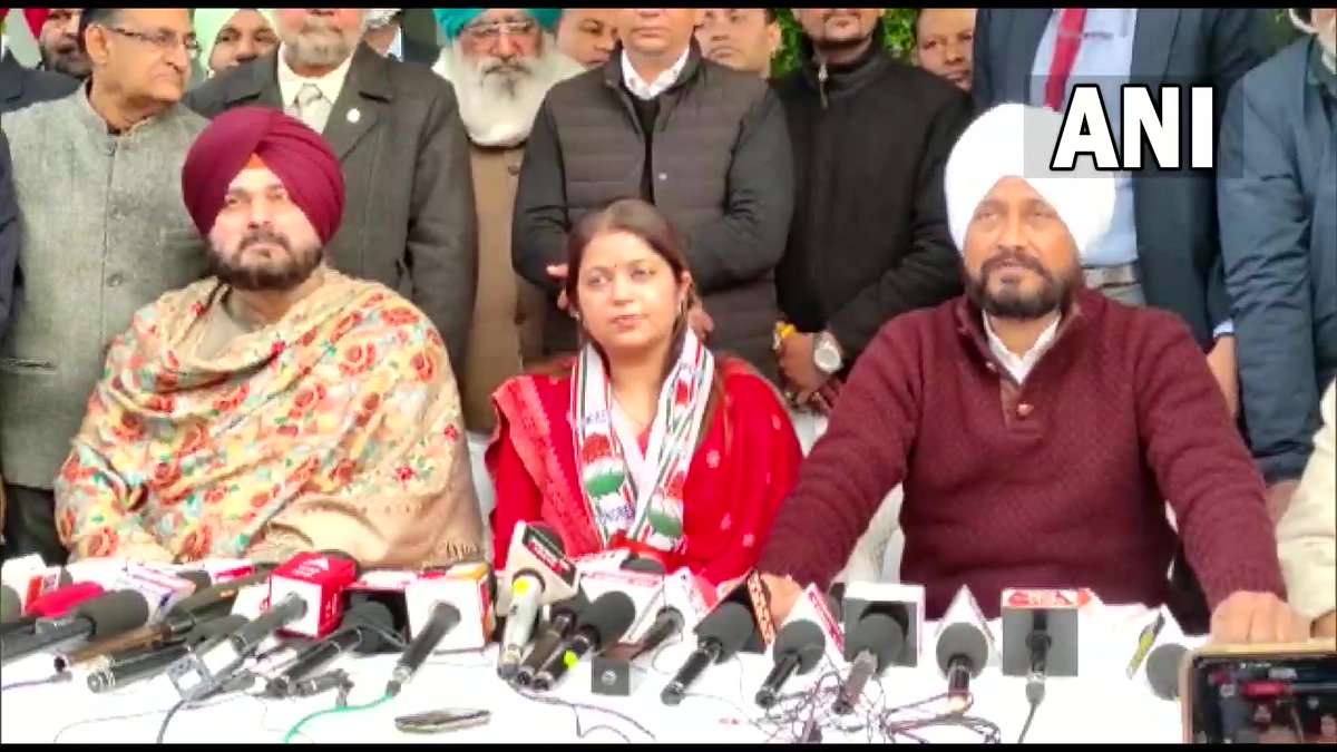 फिल्म अभिनेता सोनू सूद की बहिन मालविका कांग्रेस में शामिल