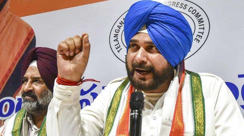 सिद्धू का सवाल: किसान एक साल तक बैठे रहे, आपको सिर्फ 15 मिनट रुकना पड़ा तो कष्ट हो गया