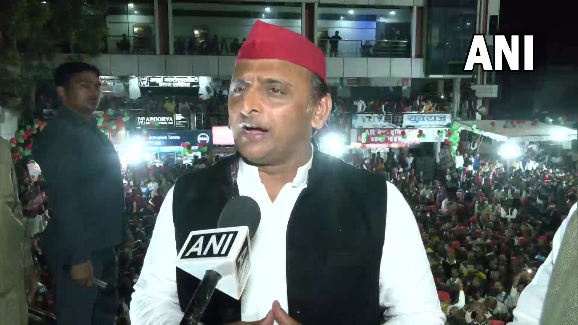 कथा वाचकों के साथ बदसलूकी पर अखिलेश ने उठाए सवाल, राज्य सरकार को भी घेरा