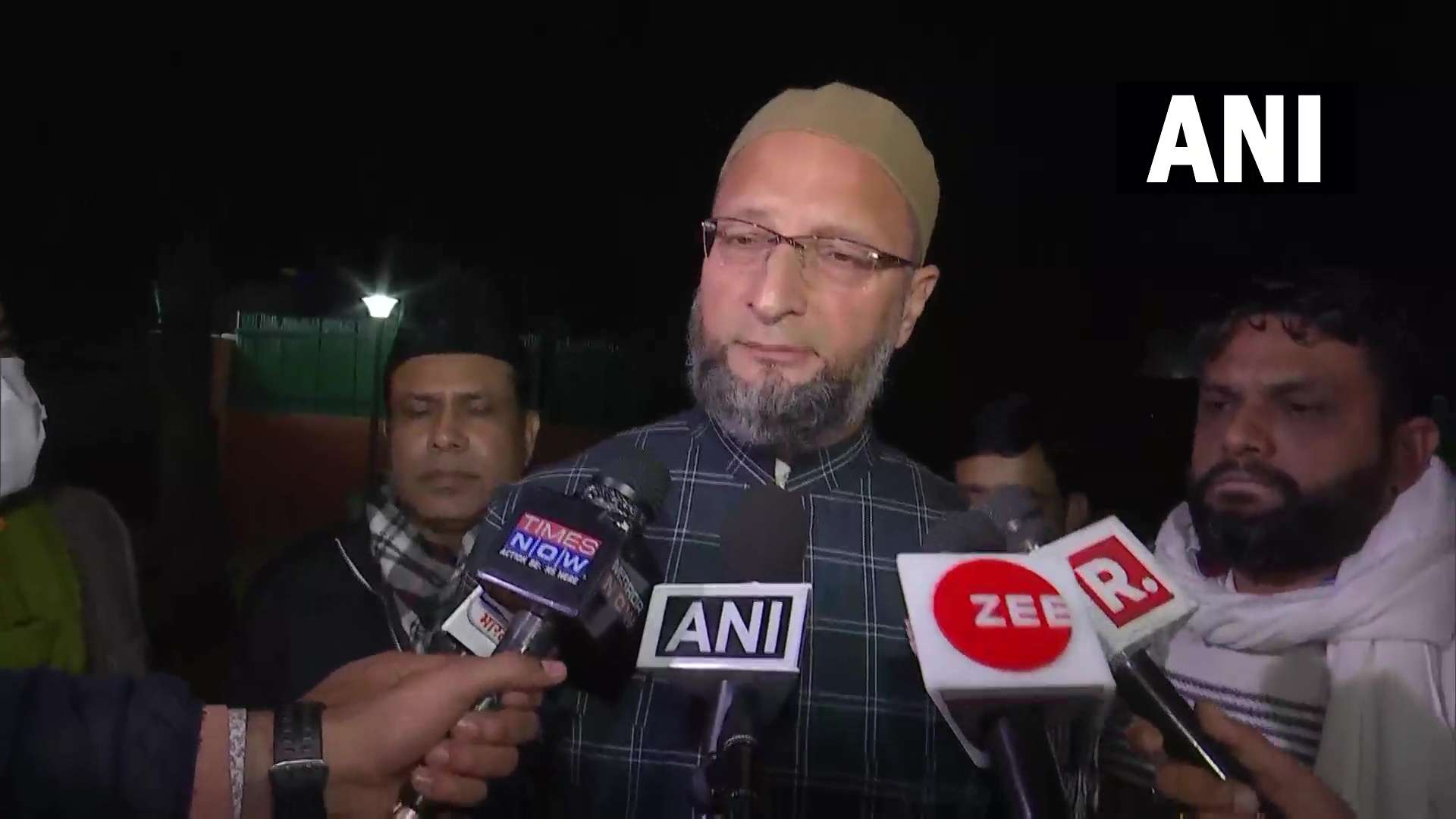 धर्म की पुष्टि के लिए ढावा मालिकों की पेंट उतरवाने की घटना पर ओवैसी भड़के