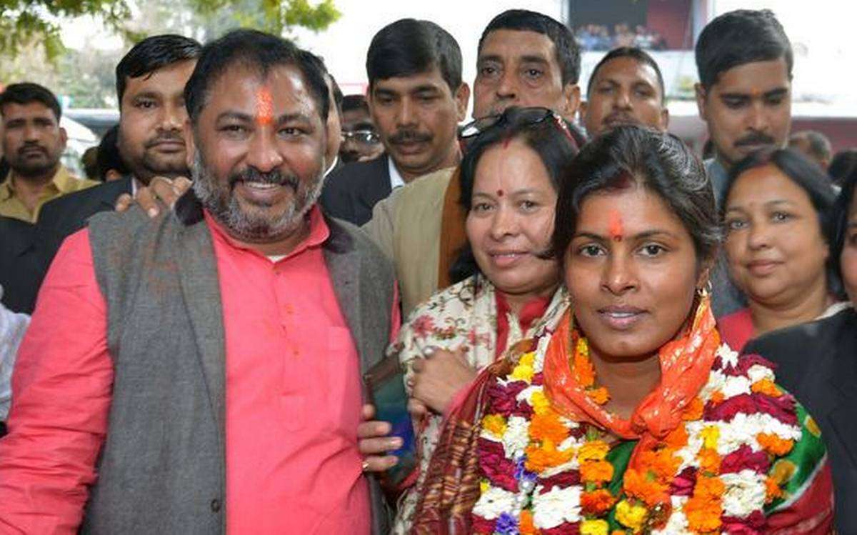 पति-पत्नी को किनारे कर बीजेपी ने इस उम्मीदवार को दे दिया टिकट