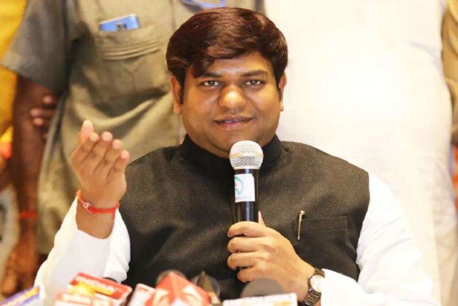 बिहार में उठापटक शुरू, नीतीश कुमार मंत्रिमंडल से मुकेश सहनी बर्खास्त