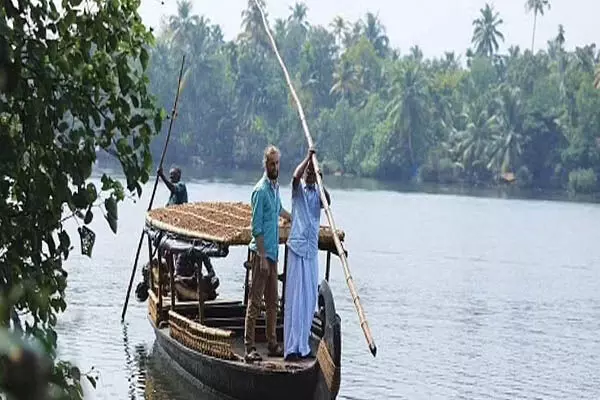 केरल : सिकुड़ती जा रही है वेम्बनाड झील