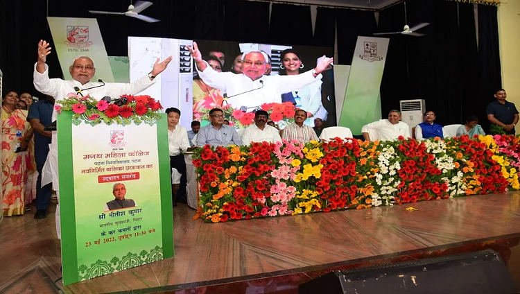 Nitish Kumar : याद दिलायी विशेष दर्जे की मांग, 4325 राजस्वकर्मियों को दिया नियुक्ति पत्र