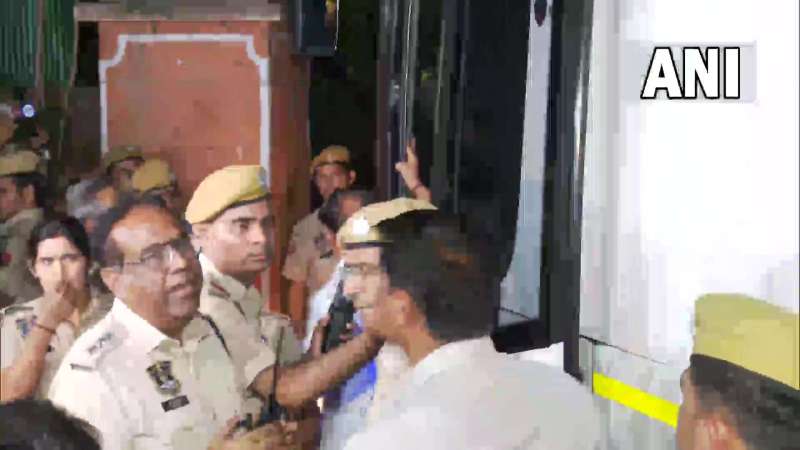 Live: राजस्थान में 92 कांग्रेस विधायकों ने स्पीकर को इस्तीफे सौंपे