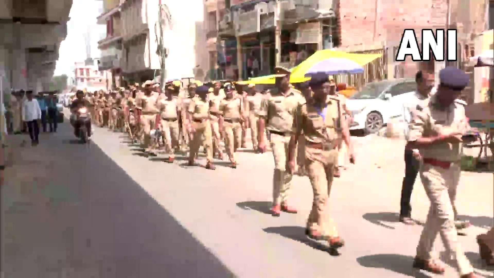 ज्ञानवापी मस्जिद मामले में कोर्ट का फैसला थोड़ी देर में, लखनऊ में फ्लैग मार्च