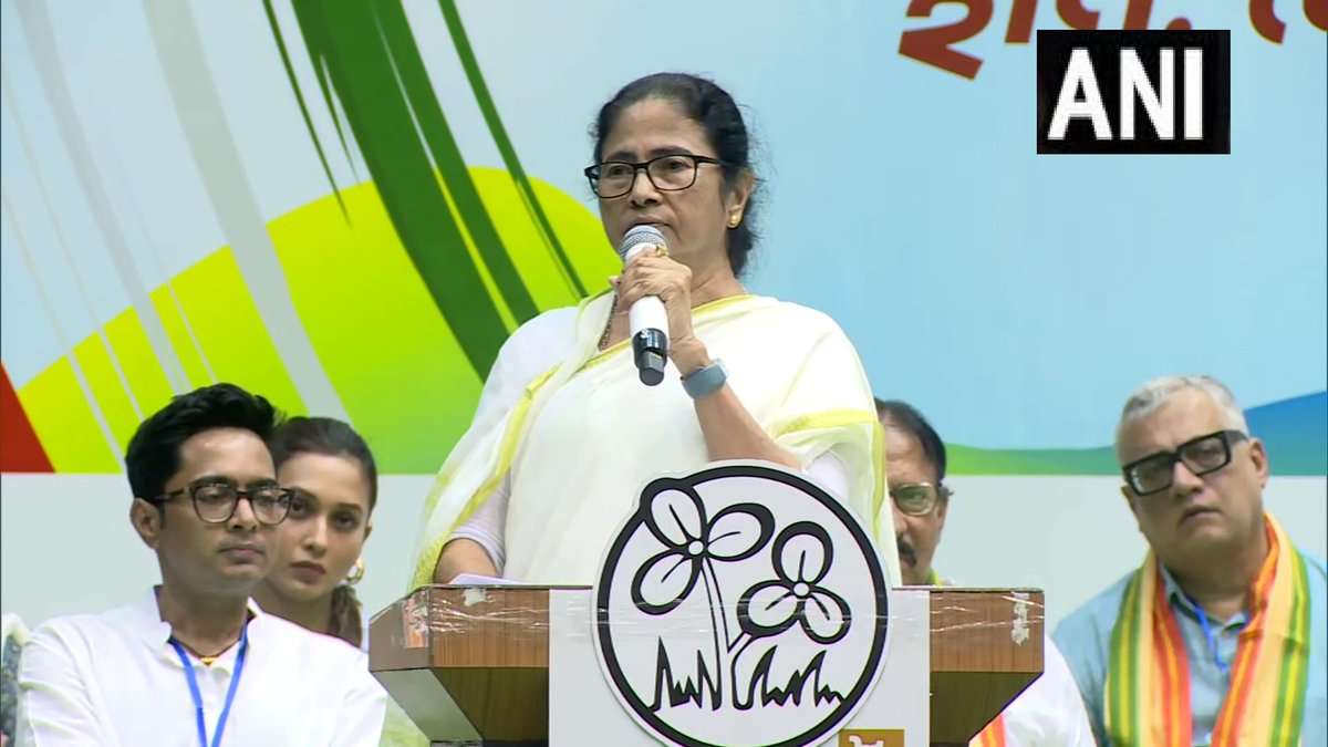 ममता बनर्जी ने बीजेपी पर बोला हमला, “प्रवासी बंगालियों को परेशान कर रही बीजेपी”