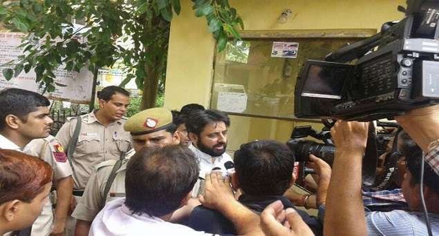 ब्रेकिंग: ओखला से आप विधायक अमानतुल्लाह खान गिरफ्तार