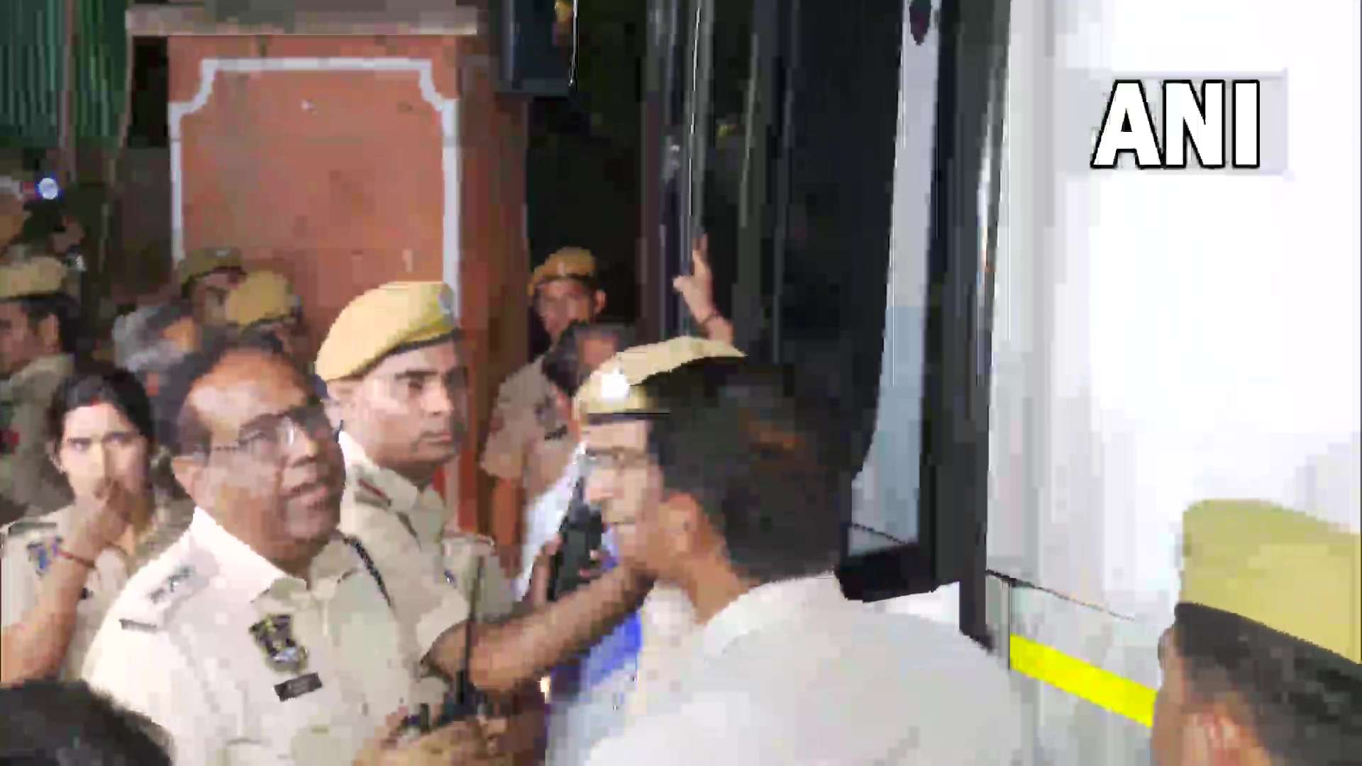Live: राजस्थान में 92 कांग्रेस विधायकों ने स्पीकर को इस्तीफे सौंपे