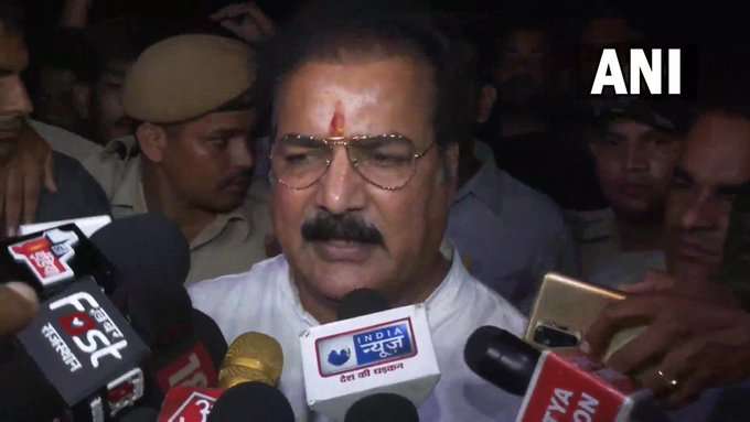 Breaking: राजस्थान में नाटक शुरू, गहलोत समर्थक विधायक स्पीकर के आवास पर पहुंचे