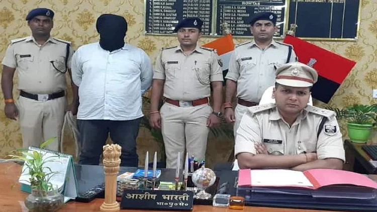 Bihar के पहाड़ों पर माफियाओं की नजर, चूहे की तरह खोद रहे पहाड़, रोहतास पुलिस रह गयी हैरान
