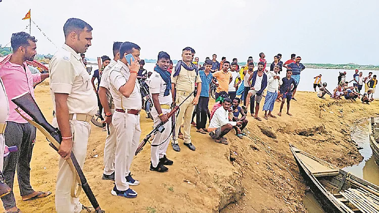 पटना : बालू का काला कारोबार, फौजिया और सिपाही गिरोह को जानें