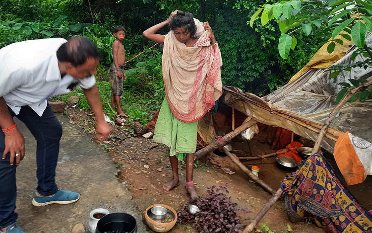 सबर आदिम जनजाति चावल-नमक के सहारे जीने को मजबूर