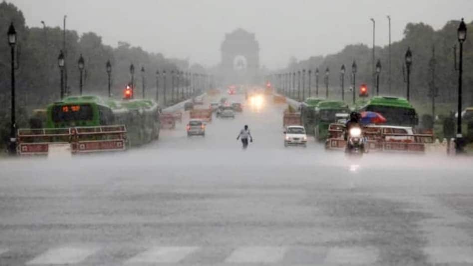 दिल्ली में दिन में हल्की बारिश के आसार