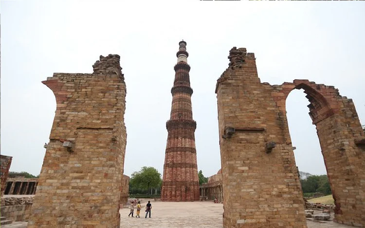 कुतुब मीनार को अपना बताने वाले कुंवर महेंद्रध्वज को कोर्ट से झटका, याचिका खारिज