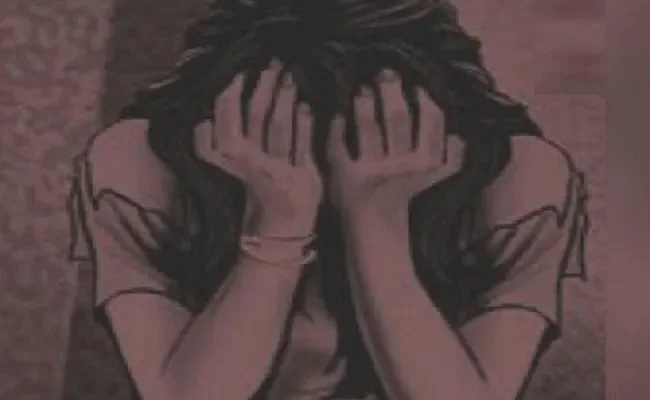 वाराणसी : फ्रांस से भारत घूमने आई युवती से वाराणसी में बदसलूकी, FIR दर्ज कराने के बाद पीड़िता ने कही बड़ी बात…