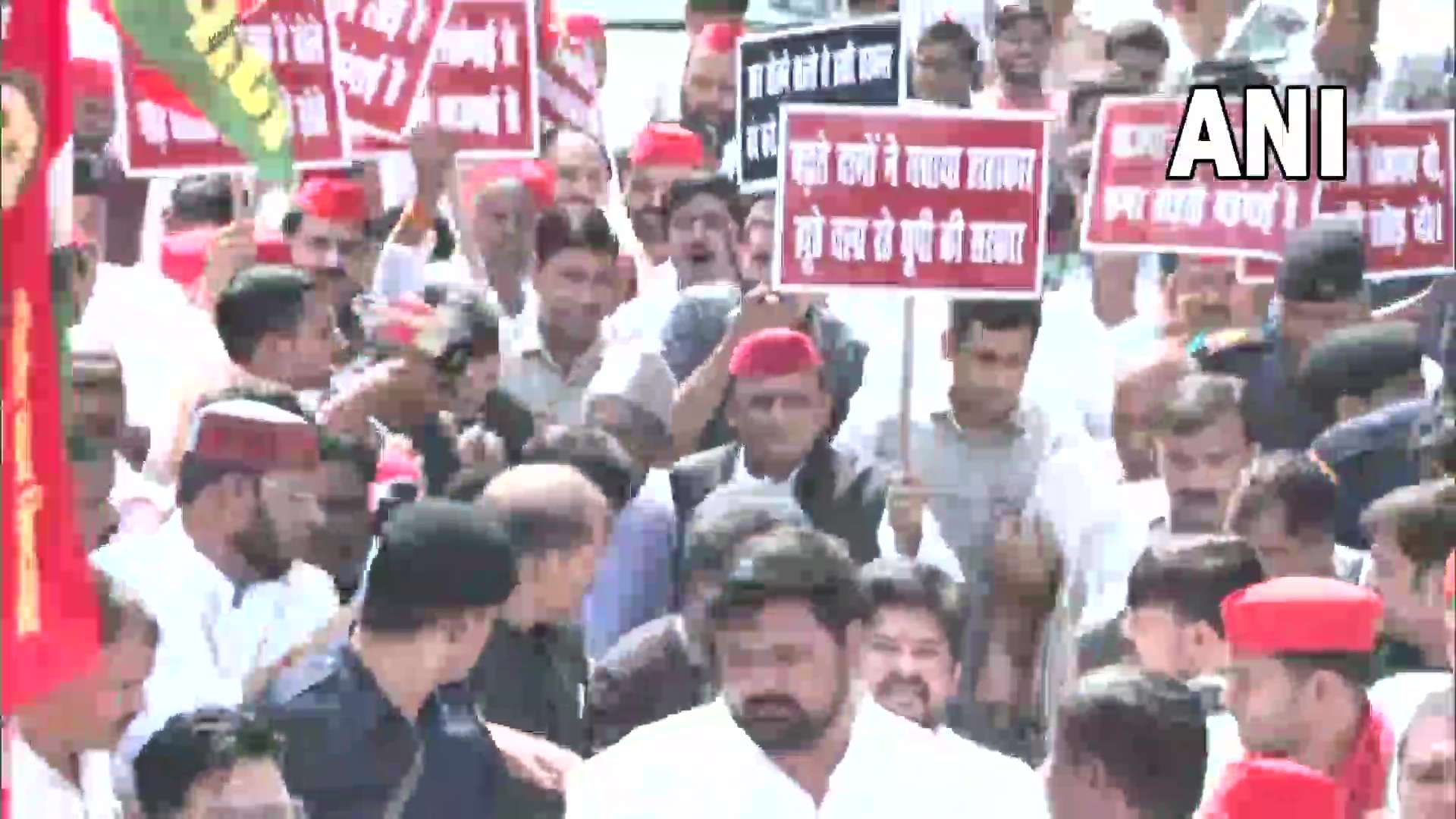 पैदल मार्च को लेकर आमने-सामने आये सपा और योगी सरकार