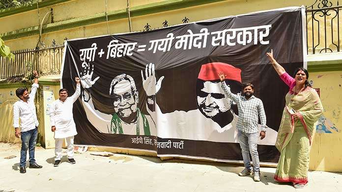 लखनऊ में लगे इस पोस्टर ने दी अटकलों को हवा, पढ़िए- क्या है यूपी-बिहार का गणित?