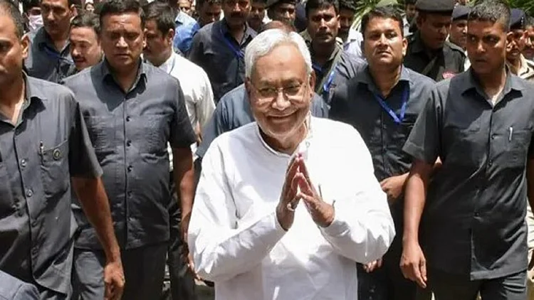 बिहार में 100 यूनिट बिजली फ्री मिलने की ख़बर झूठी, सरकार ने कहा ऐसी कोई योजना नहीं