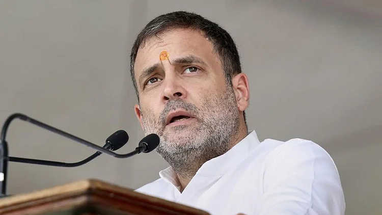 राहुल गांधी ने फिर उठाए चुनाव आयोग की निष्पक्षता पर सवाल