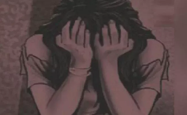 वाराणसी : फ्रांस से भारत घूमने आई युवती से वाराणसी में बदसलूकी, FIR दर्ज कराने के बाद पीड़िता ने कही बड़ी बात…