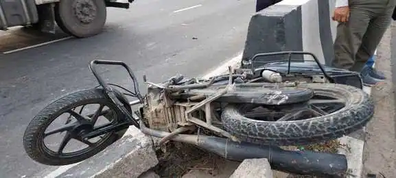 इटावा : कार की टक्कर से मोटरसाइकिल सवार की मौत