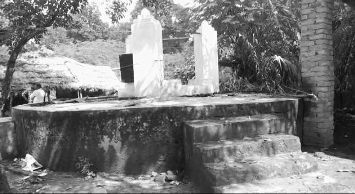 जमींदारी काल में कुएं की खुदाई के दौरान मिली थी मूर्ति,  मुरादें पूरी होने के लिए यहां आते है लोग