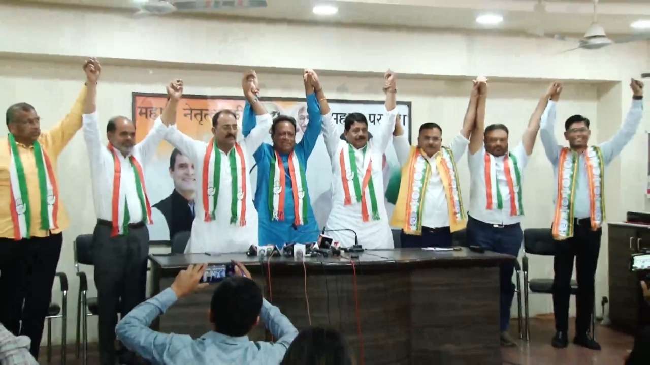 गुजरात: पूर्व सीएम शंकर सिंह वाघेला के बेटे अपने समर्थको सहित कांग्रेस में शामिल